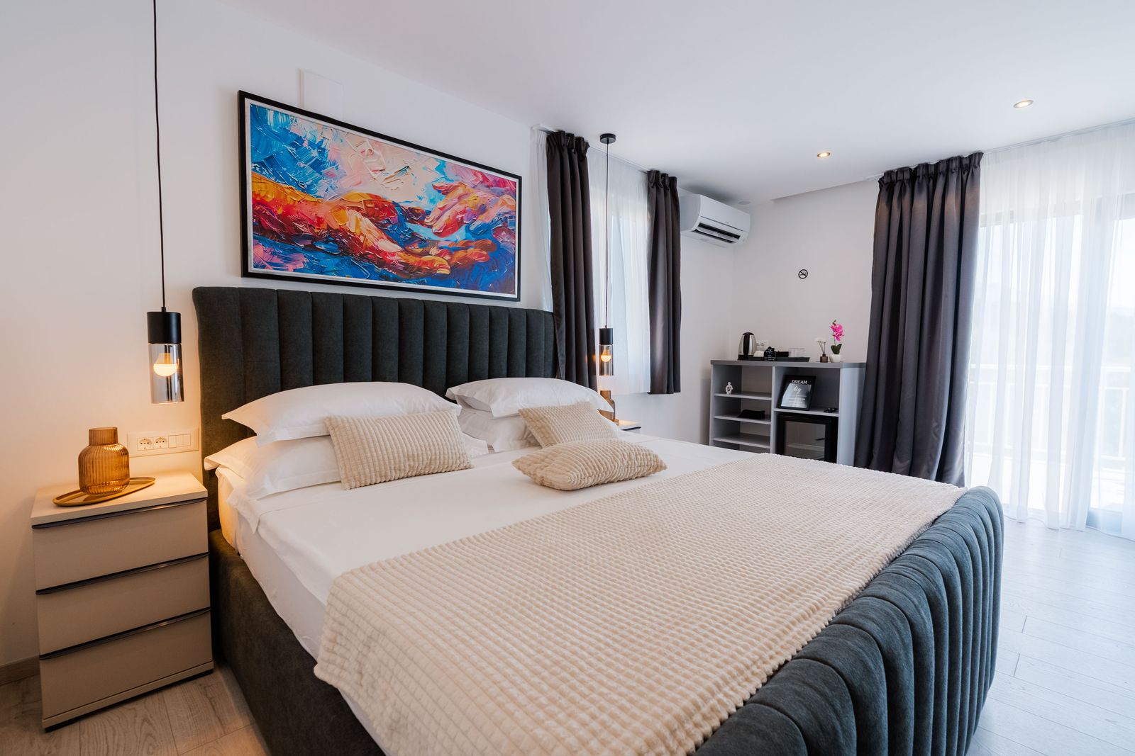 Moderna soba s bračnim krevetom i balkonom — Matej's rooms, smještaj u Gradu Korčuli